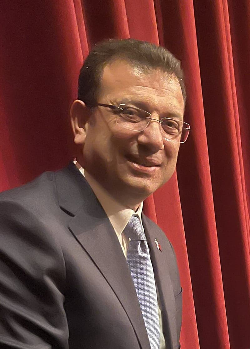 Ekrem İmamoğlu CHP'den istifa etti: "YENİ bir yol açıyoruz"