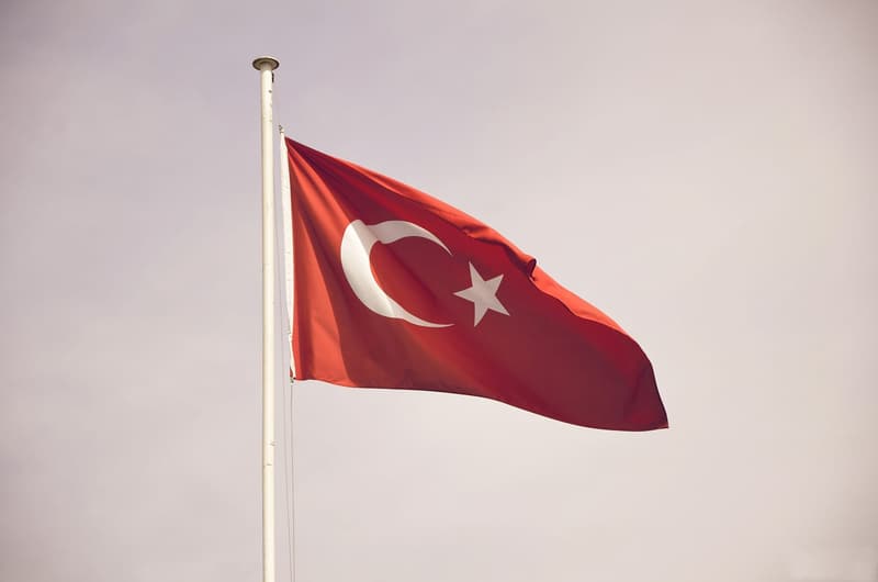 Özgür Özel'den Avrupa şampiyonu Filenin Sultanları'na kutlama